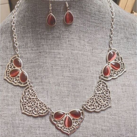 Foil heart design statement necklace w/plum/purple cats eye beads w/ earrings - Picture 3 of 13